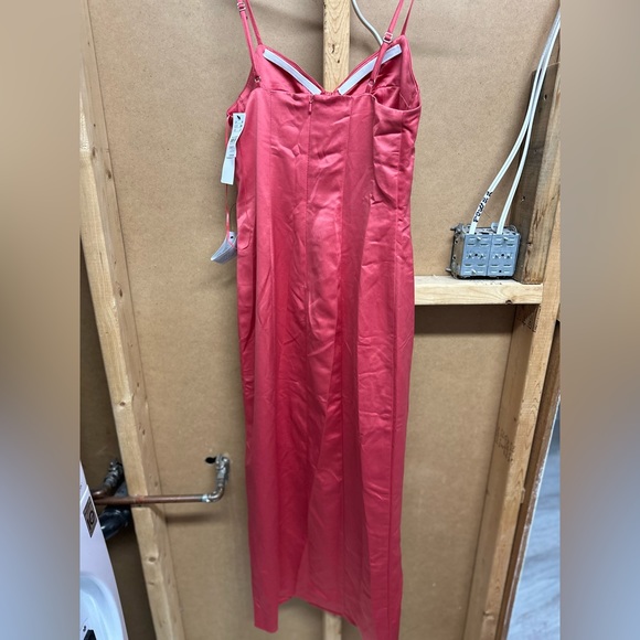 Coral midi satin dress with slit - Picture 5 of 6